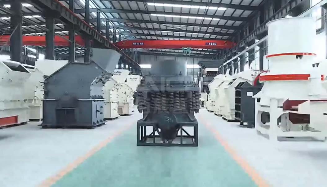 顎破，圓錐破 反擊破等破碎設(shè)備車間展示